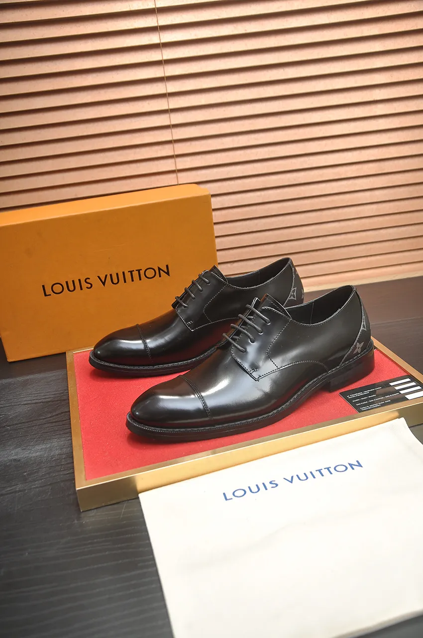 Men's men's shoes 💰500💶 [LV] (original single cowhide lining) 🍀LV's latest genuine leather business suit shoes are launched simultaneously on the official website. The first-layer cowhide imported from Italy is made of heavy gold, 💥official website 1:1 rubber outsole. Versatile to wear, high-end without losing class, and the color combination is extraordinary. This four-season style is alluring when worn on your feet, showing off your big-name flair. Standard code 38-45 (45 customized)